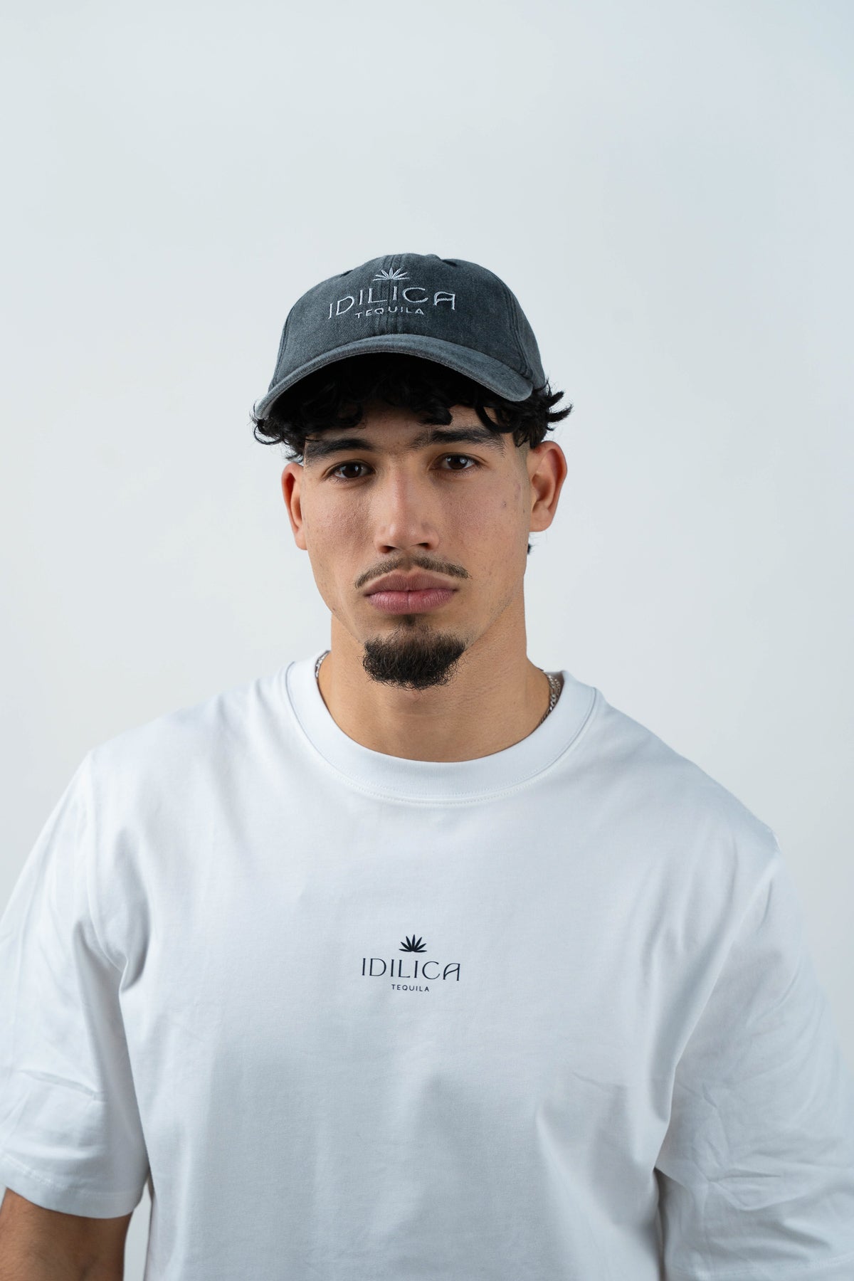 Casquette grise en coton brodé IDILICA