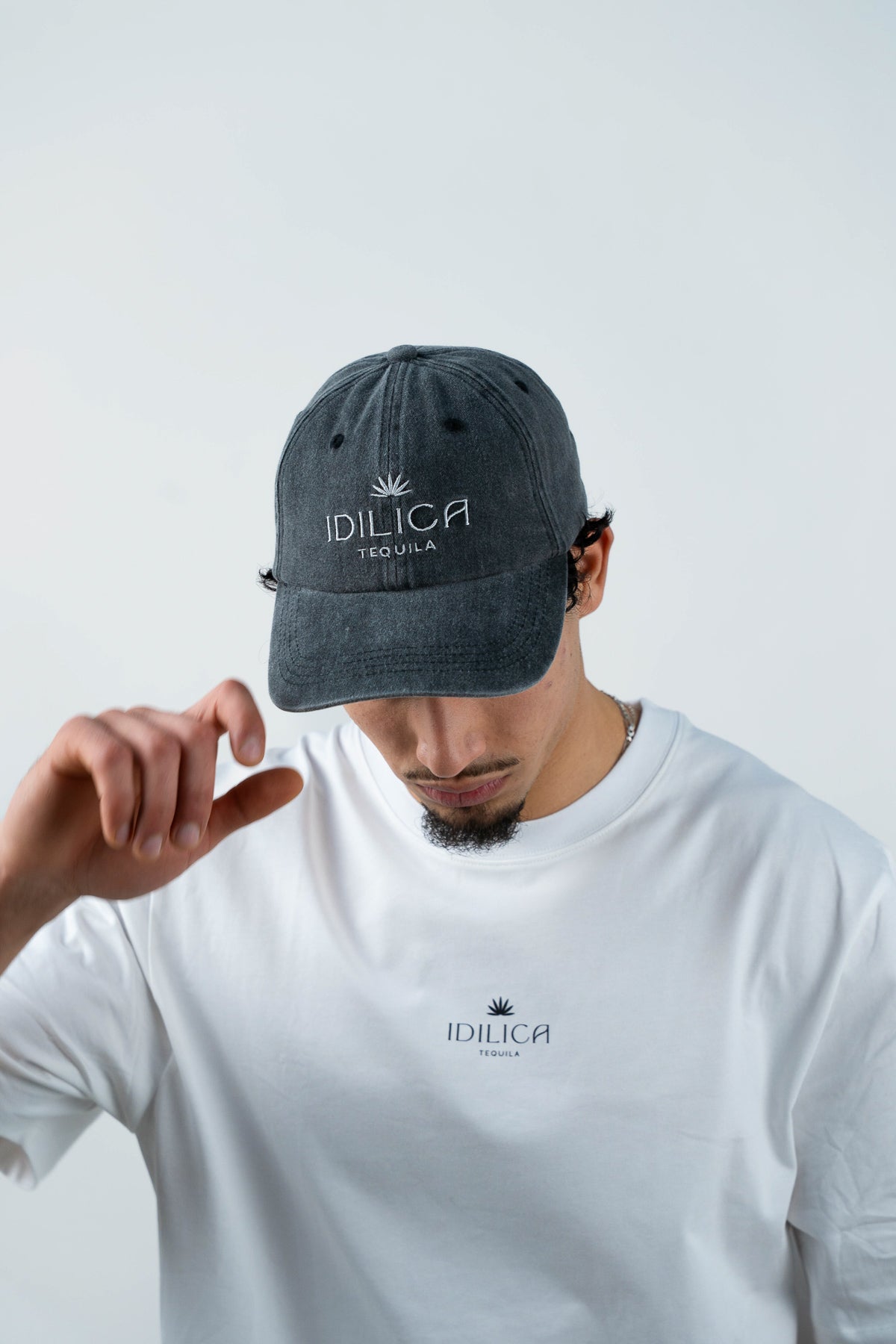 Casquette grise en coton brodé IDILICA